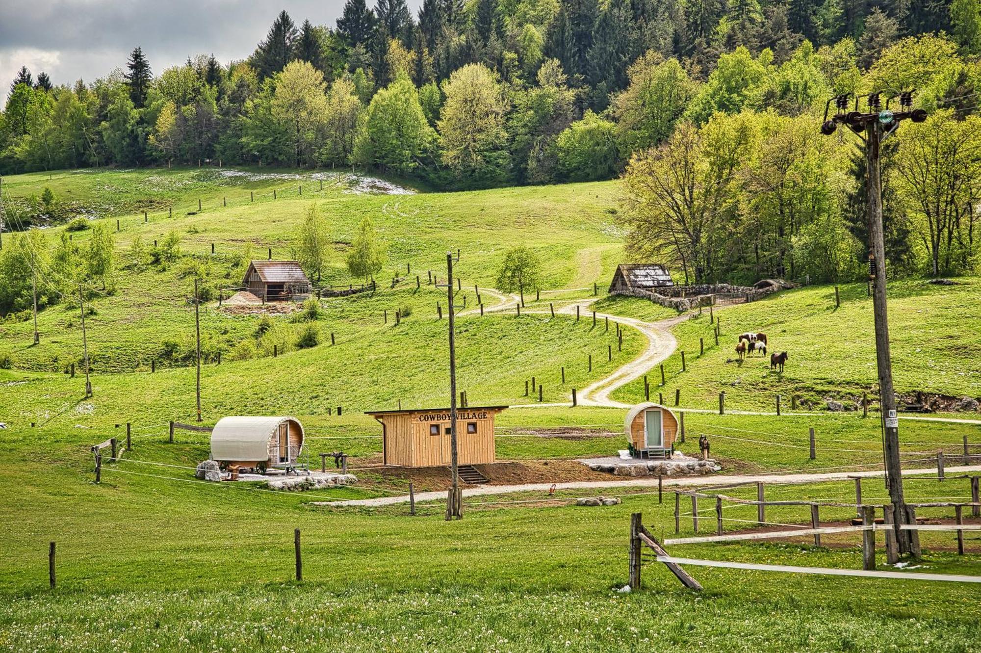 Cowboy'S Land Hotel Visnja Gora Exterior photo