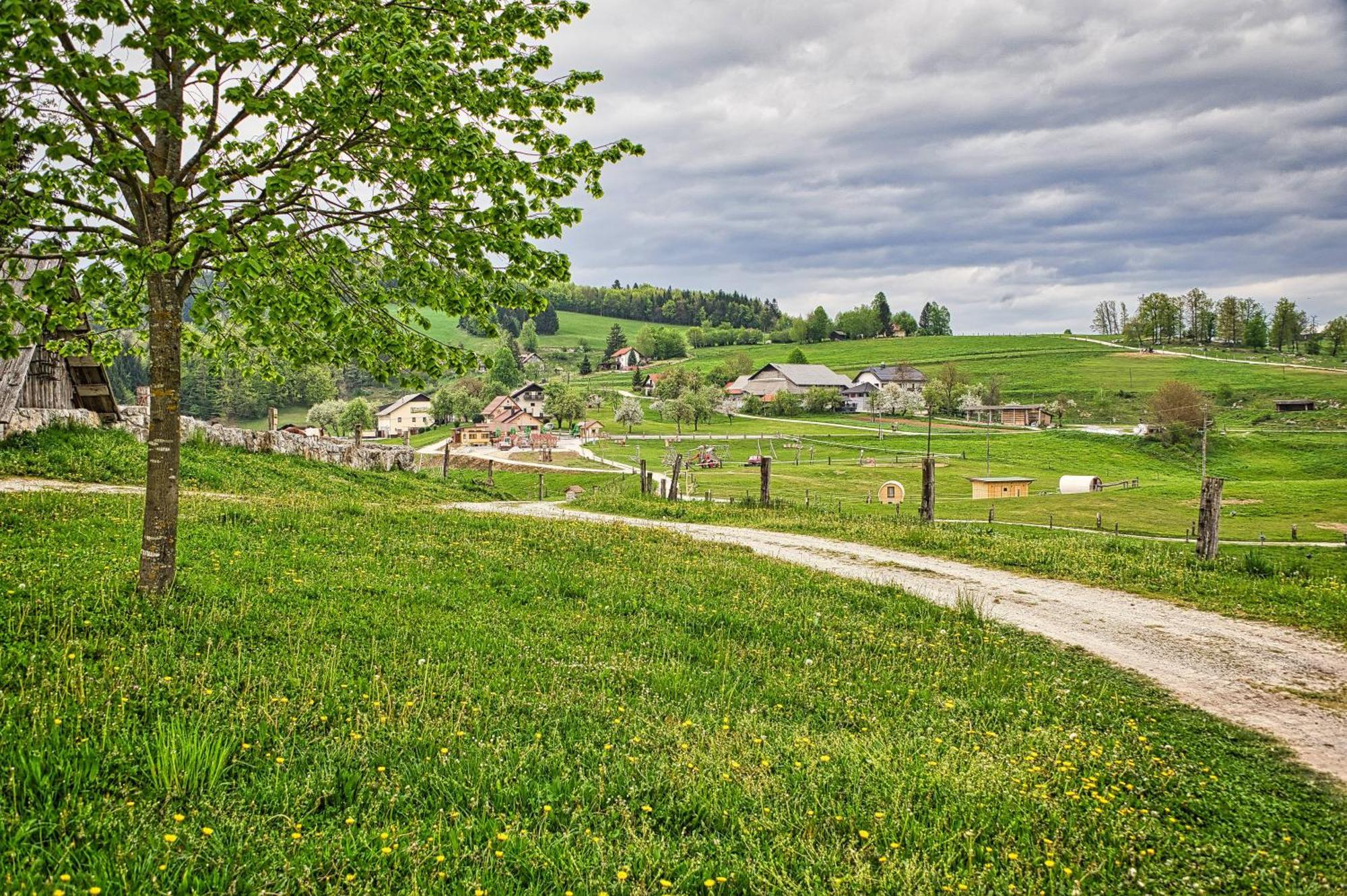 Cowboy'S Land Hotel Visnja Gora Exterior photo